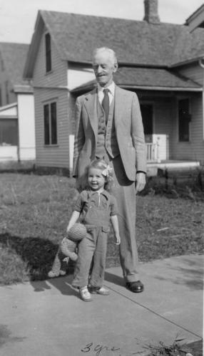 Beverly & Grandpa Bonn (1935)